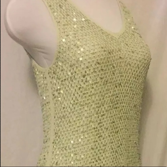 Women’s medium sleeveless v-neck blouse - Picture 2 of 7